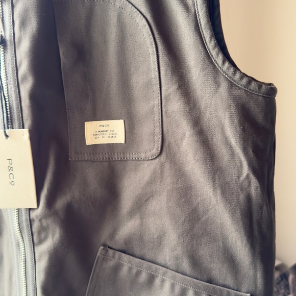 P&Co Quilted Reversible Vest NWT - Picture 5 of 12